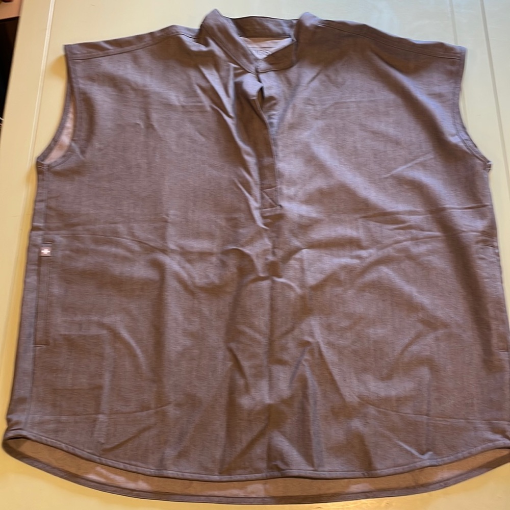 FIGS GRAPHITE RAFAELA SCRUB TOP  Size L✨NWOT✨